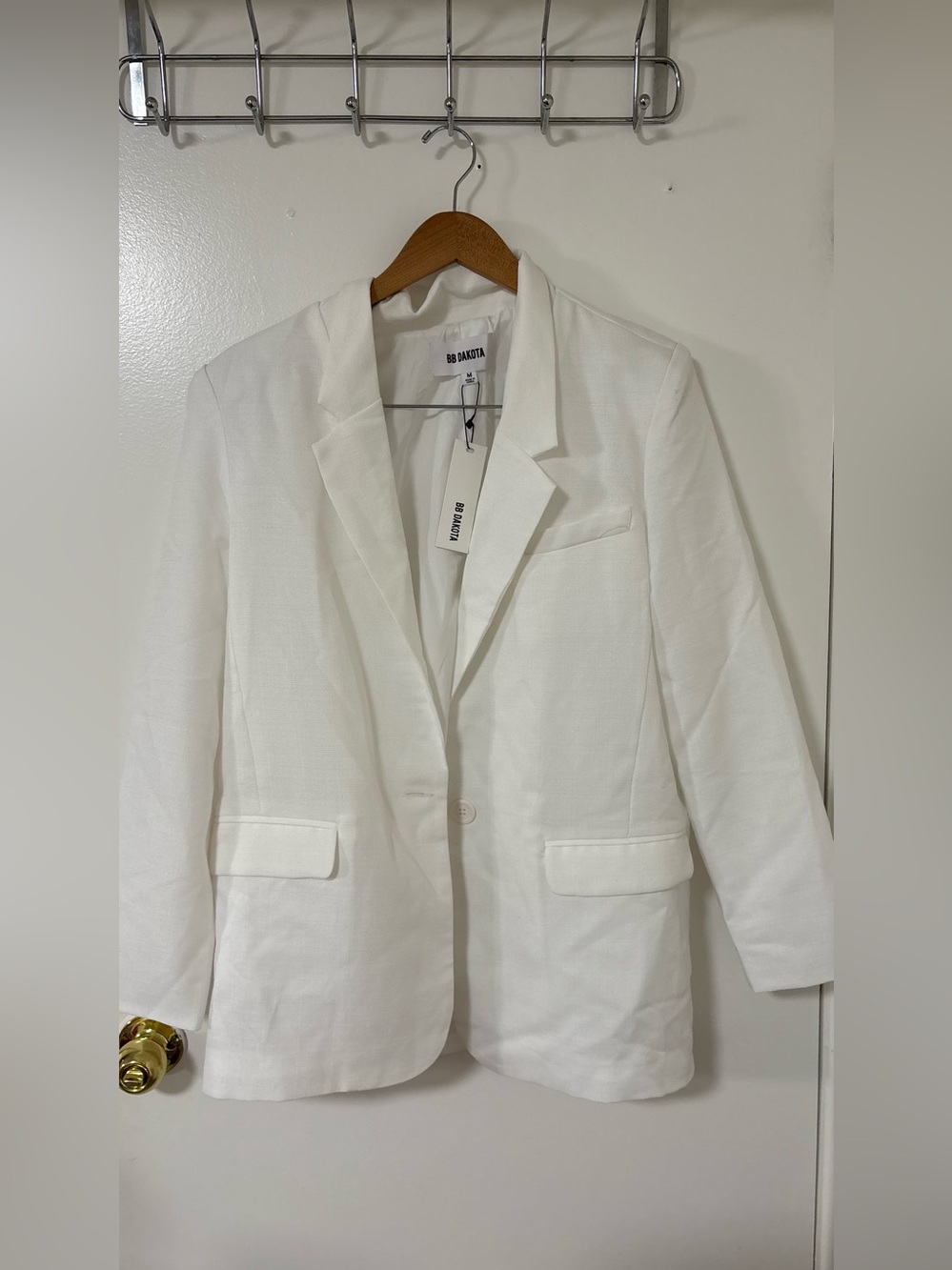 BB Dakota White Single-Button Notch Lapel Blazer